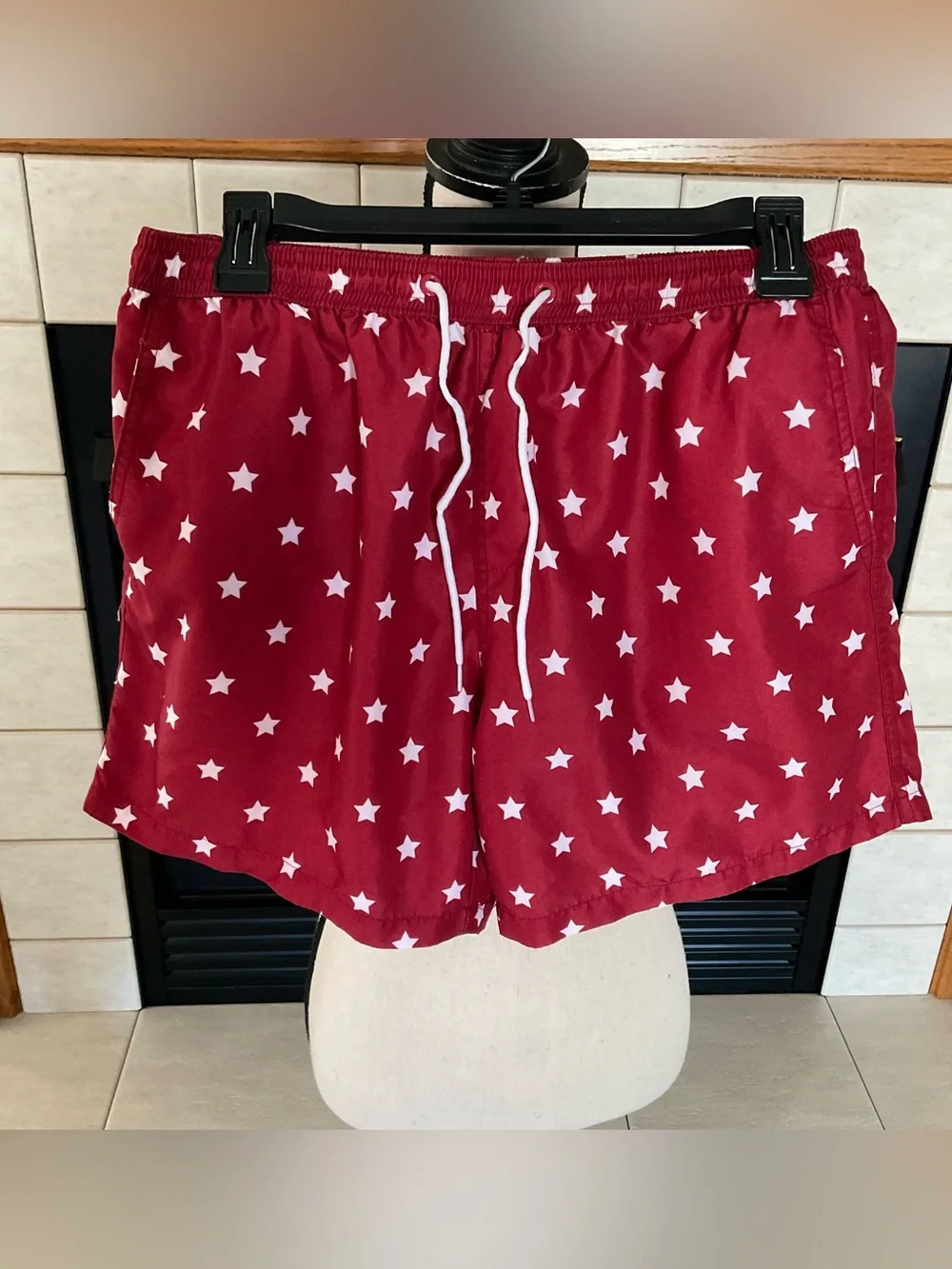 Brave Soul Deep Red Star Print Swim Trunks, Boys Sz M